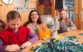 Die Schneiderwerkstatt mit Waltraud - Foto: Ingo Wandmacher